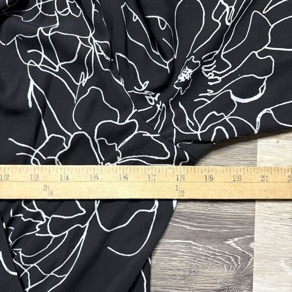 Gracia Jumpsuit Size Medium NWT Floral black white wide leg tie waist flow - Picture 9 of 15